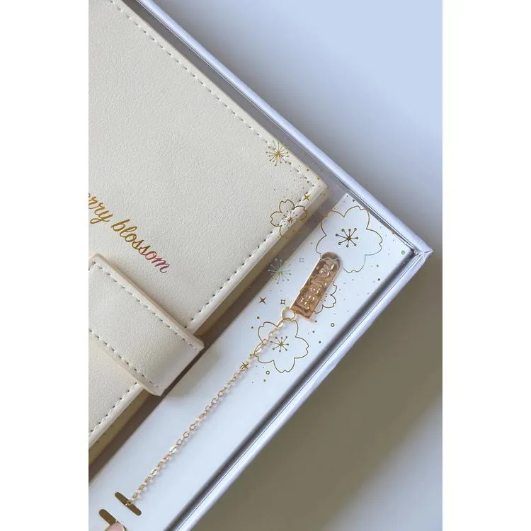 VICTORIA'S JOURNALS 1060 KUTULU KİTAP AYRAÇLI 13X18 80gr.192 SYF. ÇİZGİLİ DEFTER BEJ