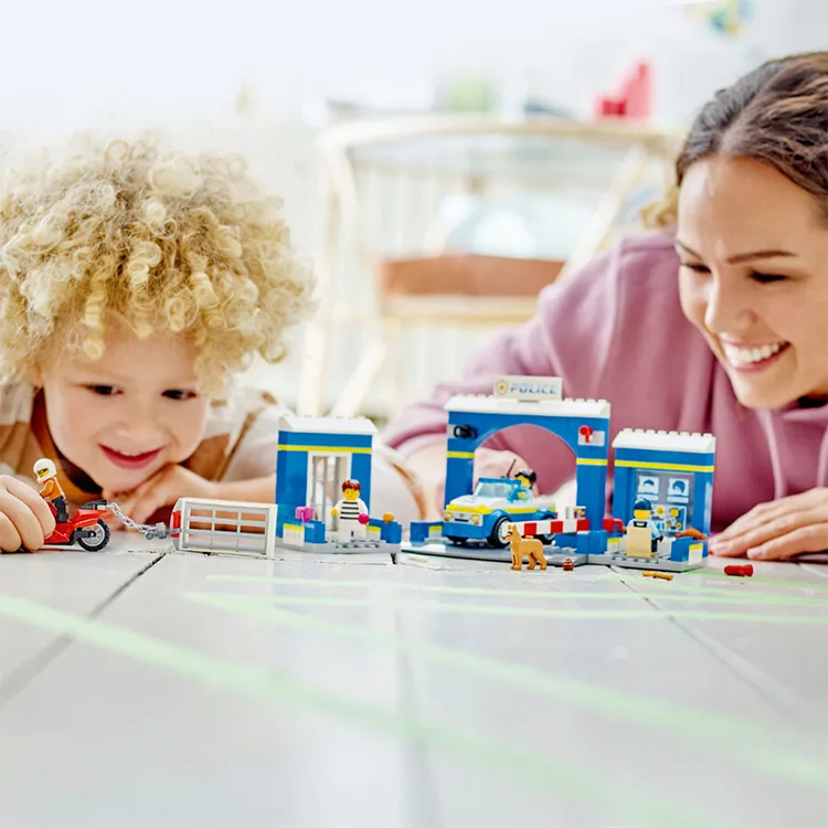 LEGO CITY 60370 POLİS MERKEZİ TAKİBİ
