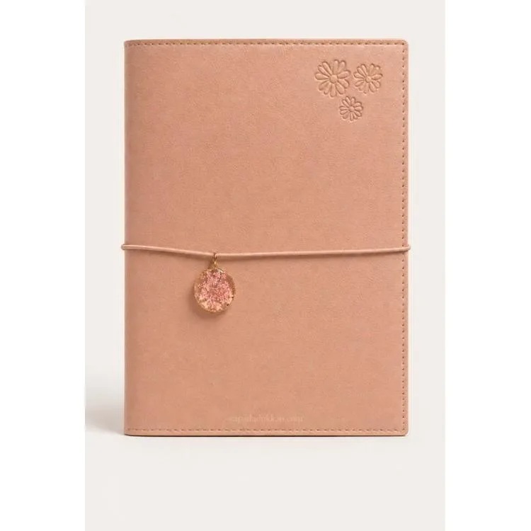 VICTORIA'S JOURNALS CHARM ÇİÇEK 126-2739 VEGAN DERİ KAPAK A5 100 gr. 96 YP. KREM NOKTALI DEFTER PASTEL PEMBE
