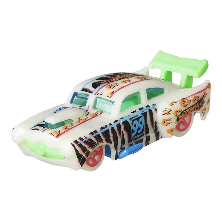 HOT WHEELS HCB57 MONSTER TRUCKS KARANLIKTA PARLAYAN ARAÇLAR