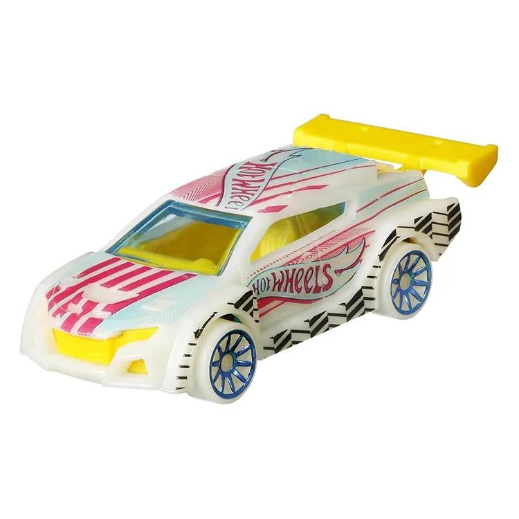 HOT WHEELS HCB57 MONSTER TRUCKS KARANLIKTA PARLAYAN ARAÇLAR