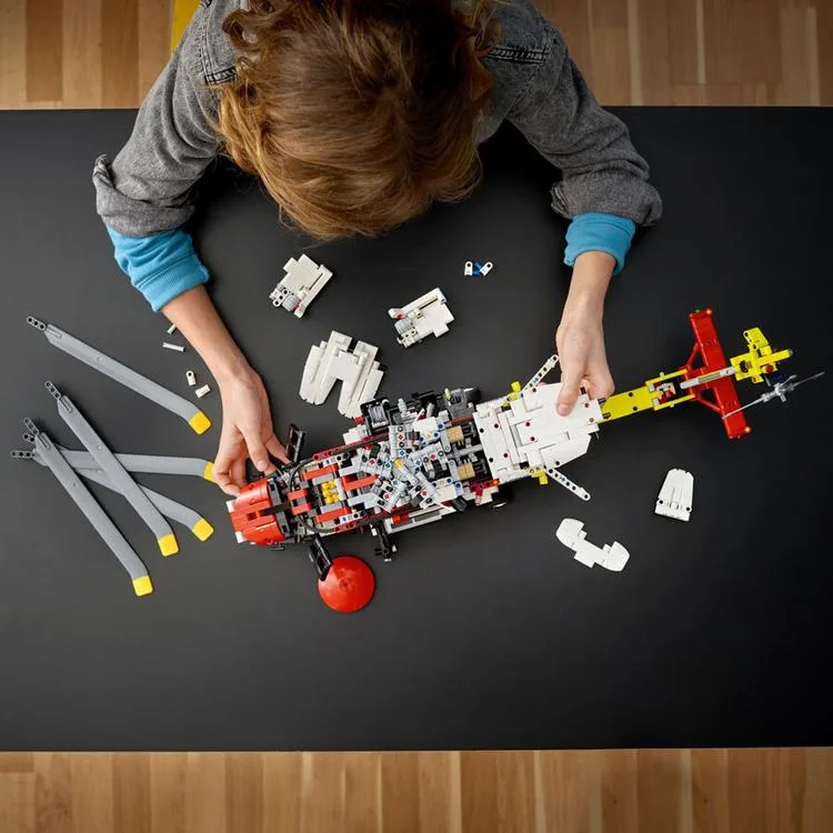 LEGO TECHNIC 42145 AIRBUS H175 RESCUE KURTARMA HELİKOPTERİ 2001 PARÇA 11+