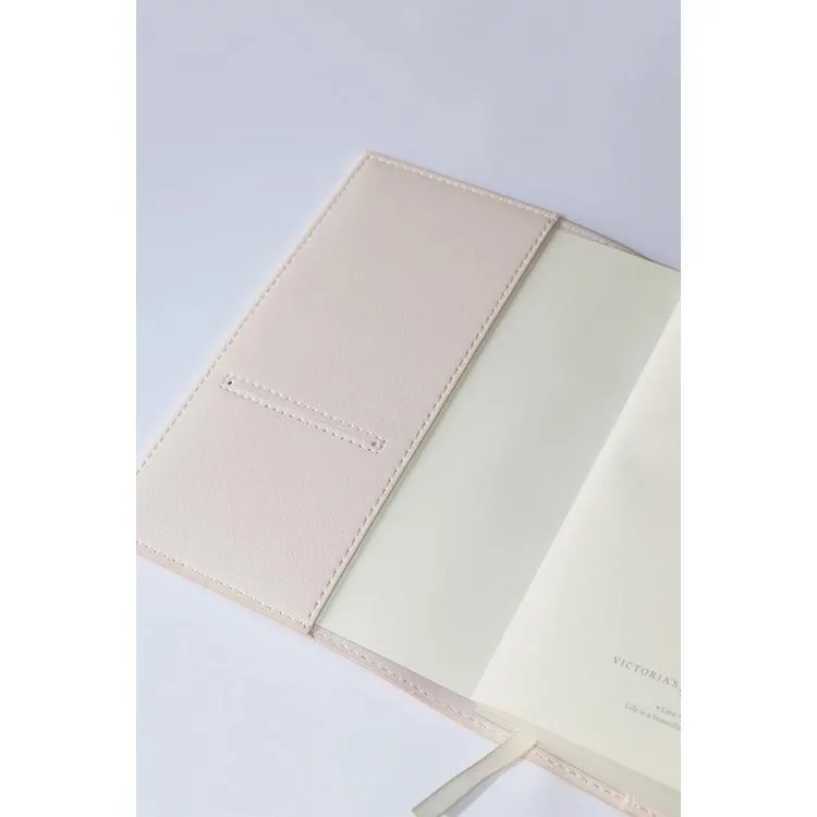 VICTORIA'S JOURNALS 1060 KUTULU KİTAP AYRAÇLI 13X18 80gr.192 SYF. ÇİZGİLİ DEFTER BEJ