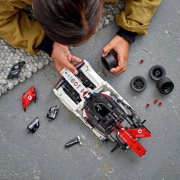 LEGO 42137 TECHNIC FORMULA E PORSCHE 99X ELECTRIC 422 PARÇA 9+