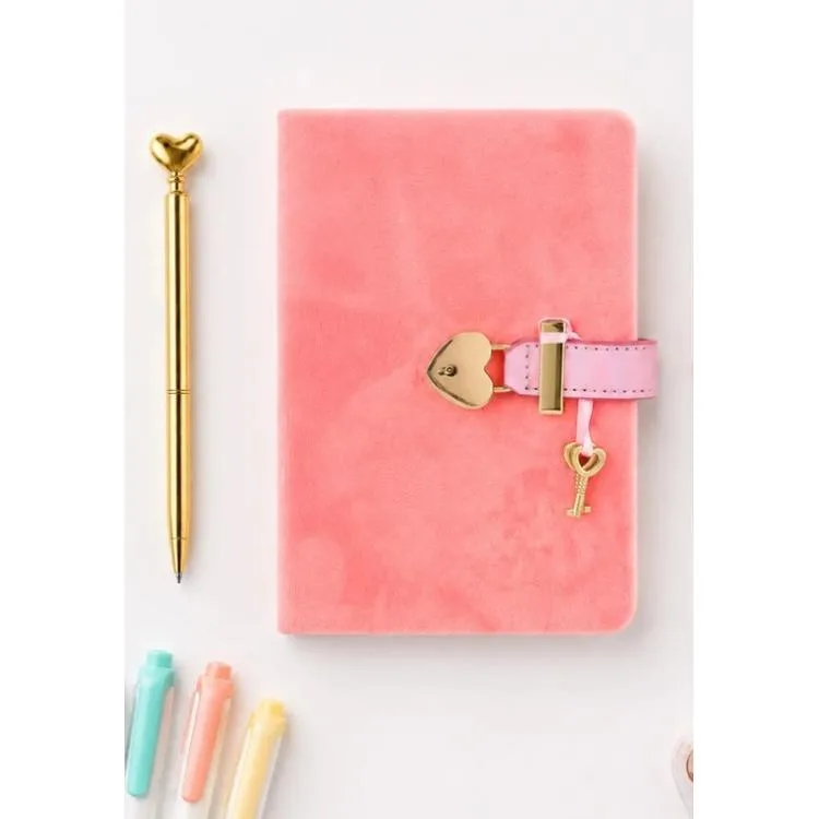 VICTORIA'S JOURNALS 126-2753 HUSH HUSH KİLİTLİ KUTULU VE KALEMLİ 100gr.192YP.ÇİZGİLİ DEFTER - PEMBE