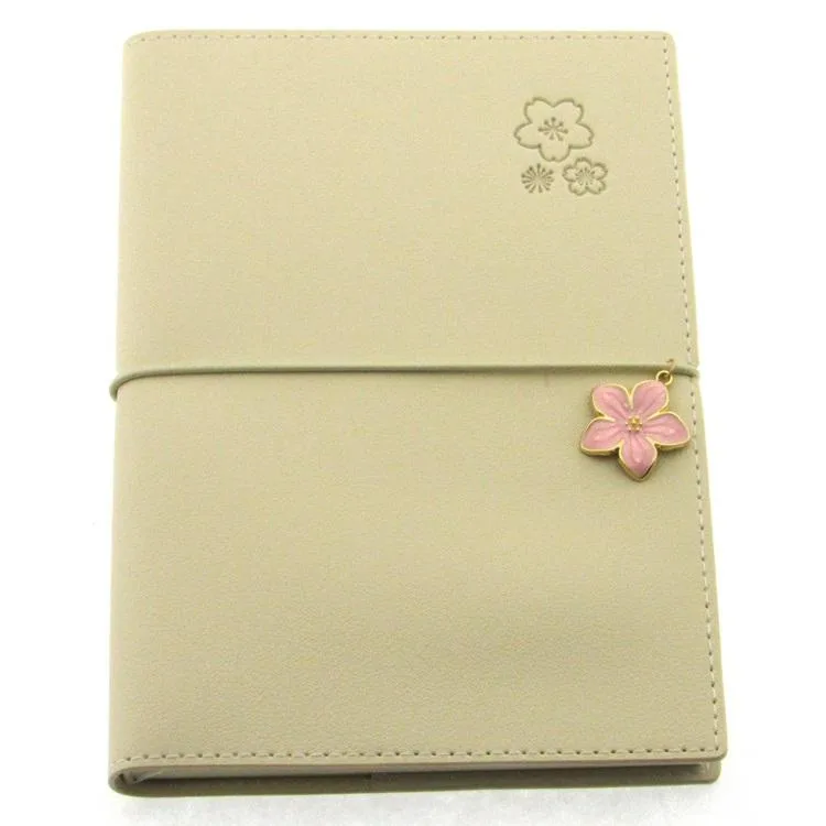 VICTORIA'S JOURNALS ÇİÇEK 124-1044 VEGAN DERİ KAPAK LASTİKLİ 13X18 cm 80 gr. 96 YP. KREM ÇİZGİLİ DEFTER PASTEL AÇIK YEŞİL