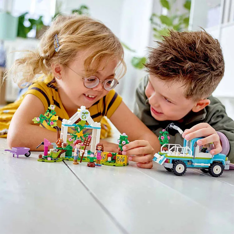 LEGO FRİENDS 41707 TREEPLANTİNG VECİHLE