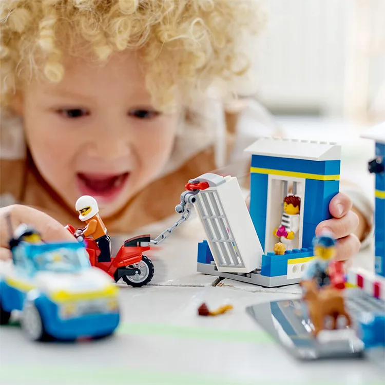 LEGO CITY 60370 POLİS MERKEZİ TAKİBİ