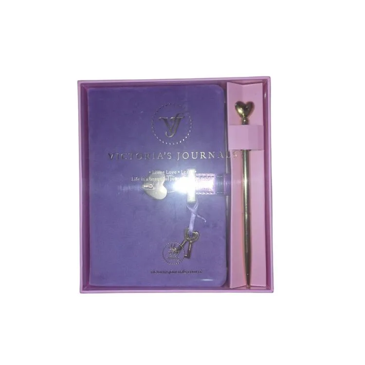 VICTORIA'S JOURNALS 126-2758 HUSH HUSH KİLİTLİ KUTULU VE KALEMLİ 100gr.192YP.ÇİZGİLİ DEFTER - MOR