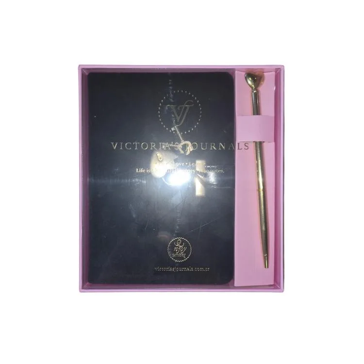VICTORIA'S JOURNALS 126-2759 HUSH HUSH KİLİTLİ KUTULU VE KALEMLİ 100gr.192YP.ÇİZGİLİ DEFTER - SİYAH