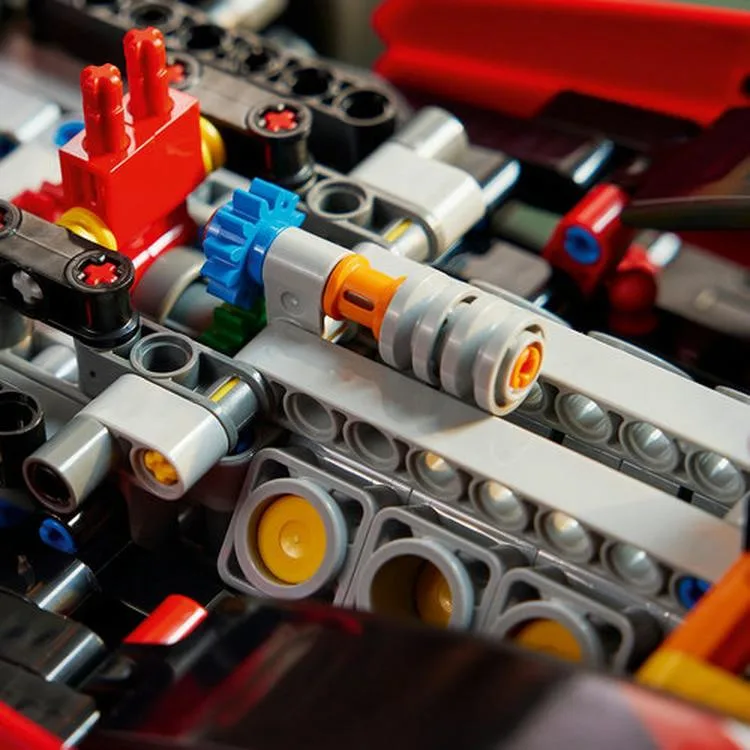 LEGO TECHNIC 42207 FERRARI SF-24 F1 ARABA 1361 PARÇA 18+